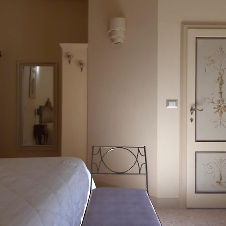 サンセポルクロ Dolce Rosa ♡ Centro Storico Bed & Breakfast エクステリア 写真