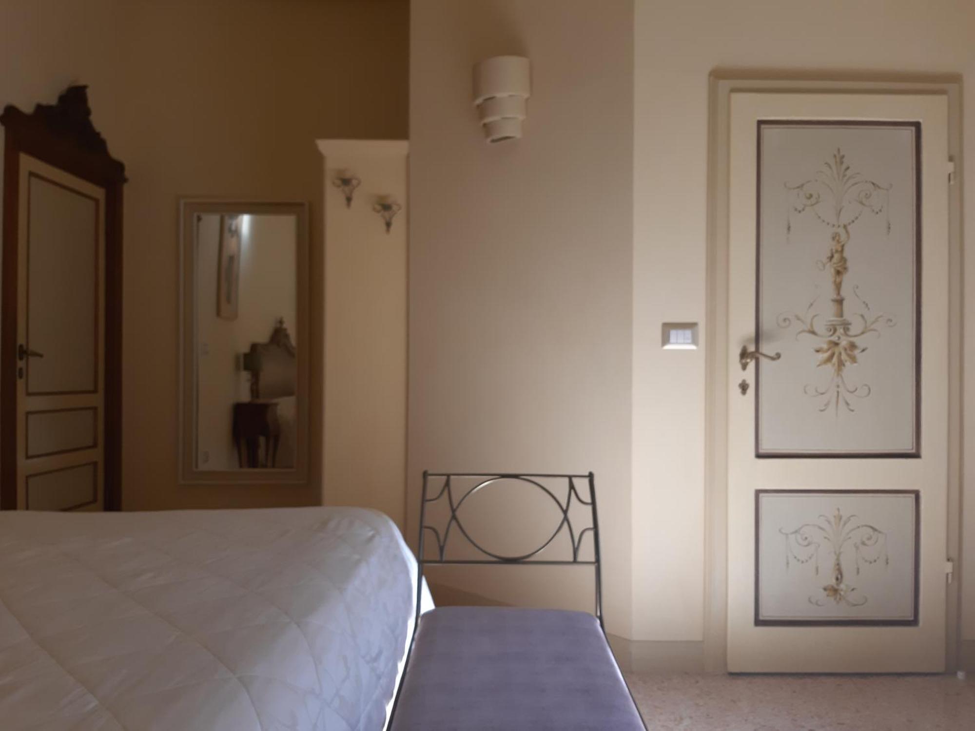 サンセポルクロ Dolce Rosa ♡ Centro Storico Bed & Breakfast エクステリア 写真